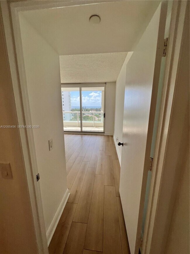 Building Photo - 21055 Yacht Club Dr