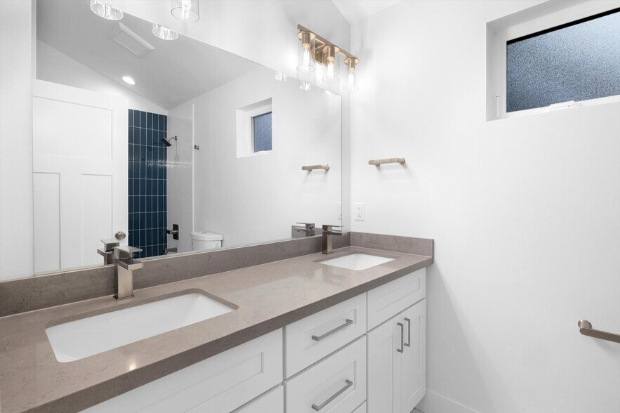 Building Photo - 14337 22nd Ave NE