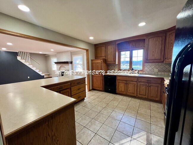 Building Photo - Spacious 4-Bedroom, 3-Bathroom Home with Fenced Yard and Bonus Spaces!