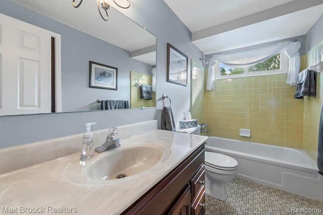 Building Photo - 44018 Bannockburn Dr