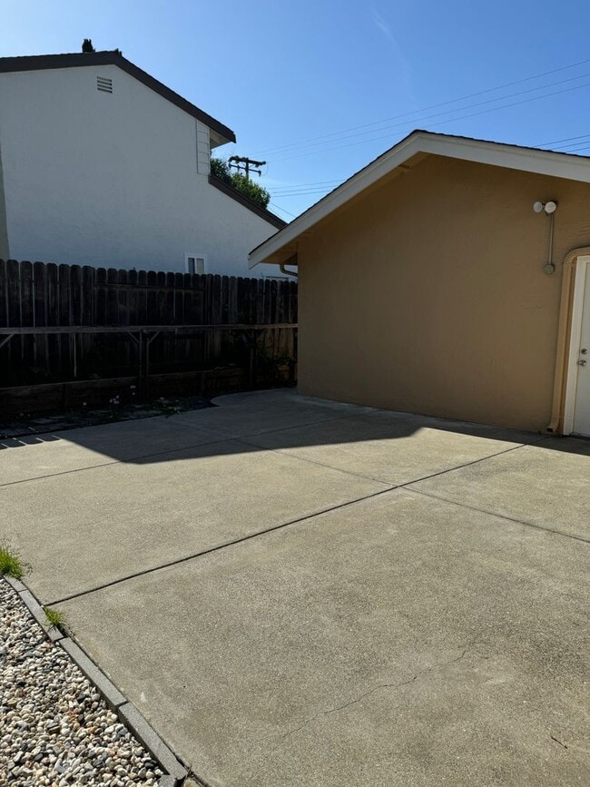 Building Photo - 430 Blue Ridge Dr