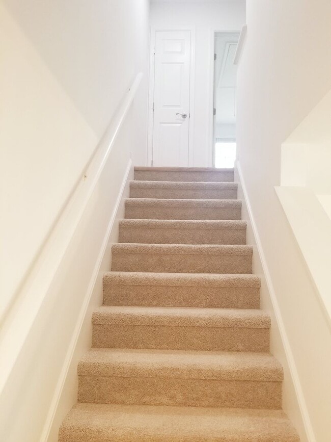Building Photo - Nice Two Bedroom Townhouse Close to Libert...