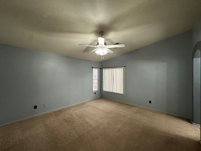 Building Photo - 2562 Land Rush Dr