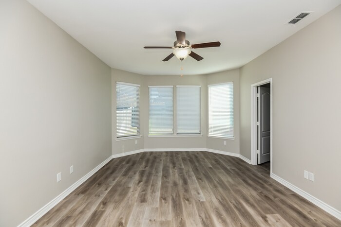 Building Photo - 8748 Maple Ridge Trail