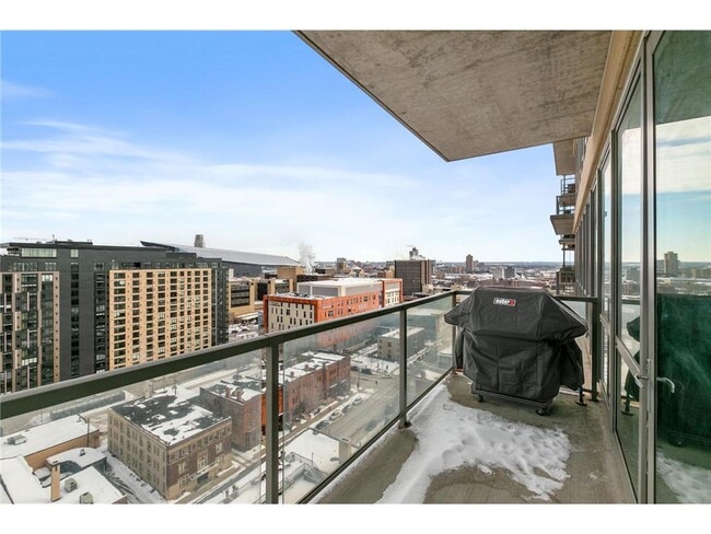 Building Photo - 929 Portland Ave