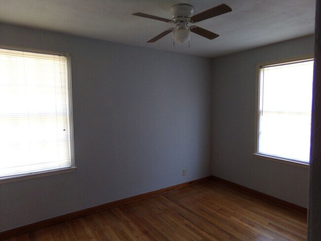 Building Photo - Charming Three Bedroom Home- Newly remodled Kitchen