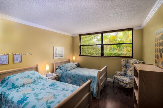 Building Photo - 16200 Golf Club Rd