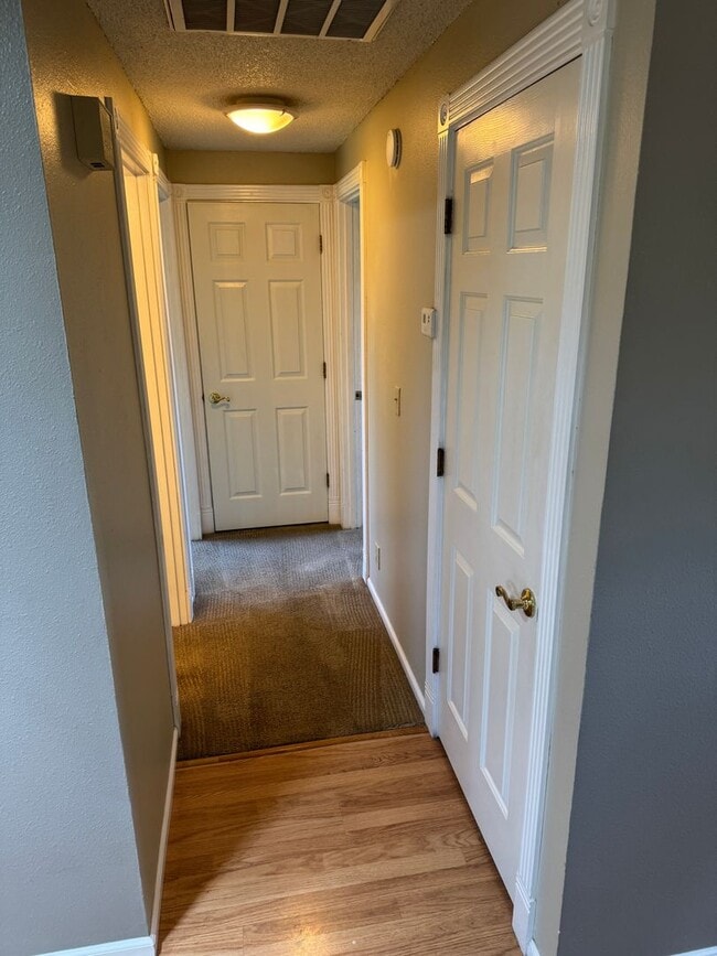 Building Photo - 2-bedroom/1 bathroom duplex with garage and shed!