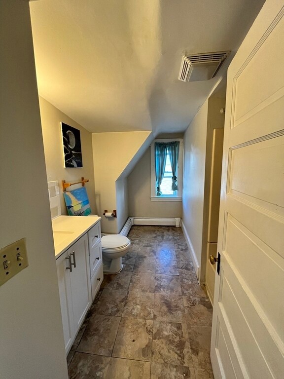 Building Photo - 1384 Gorham St