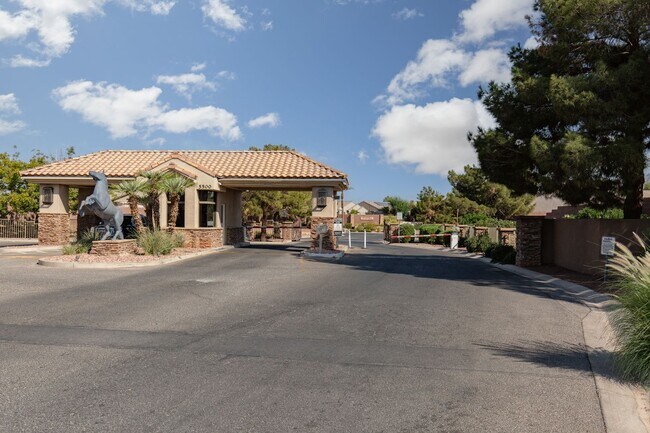 Building Photo - STALLION MOUNTAIN - HUGE 4 BEDROOM, 3 BATH UPGRADED SINGLE STORY