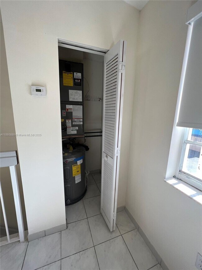 Building Photo - 2208 W 74th St