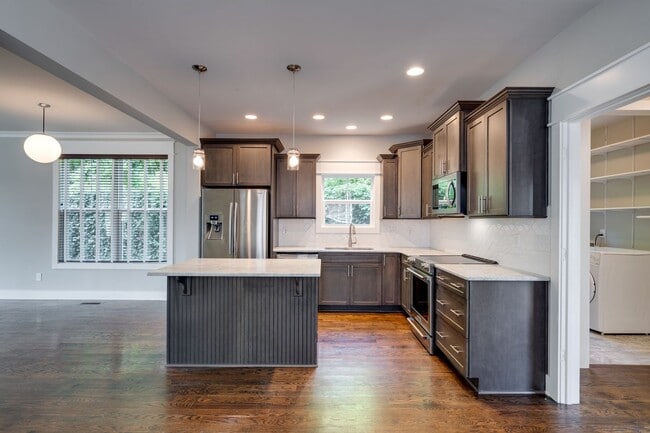 Building Photo - Beautiful 3-bed, 2.5-bath home offering 2,003 sq ft in the heart of East Nashville