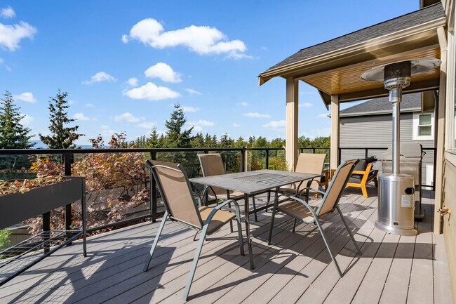 upstairs back deck - 3309 Stonecrop Way