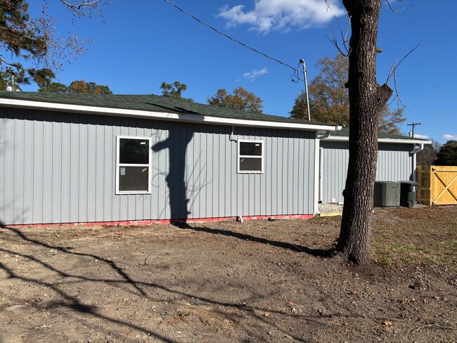 Building Photo - Country Living