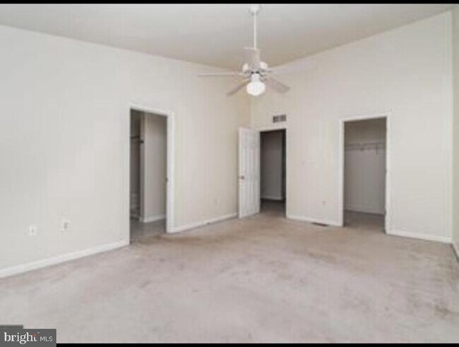 Building Photo - 471 Stonehedge Ln