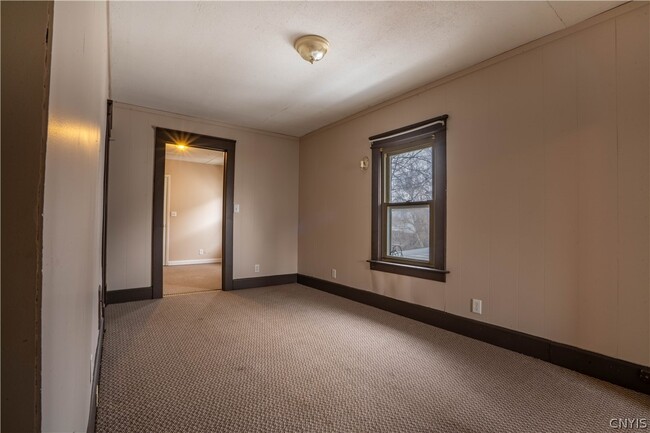 Building Photo - 208 E Clark St