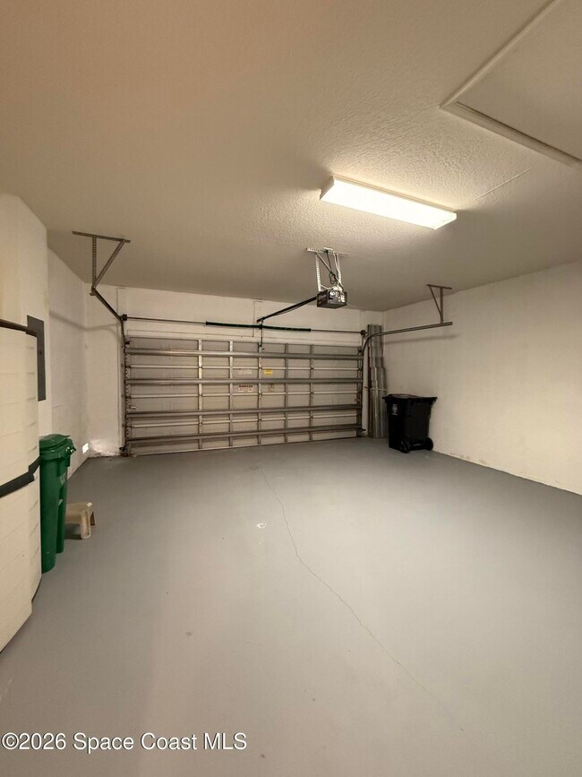 Building Photo - 633 NW Whitfield Way