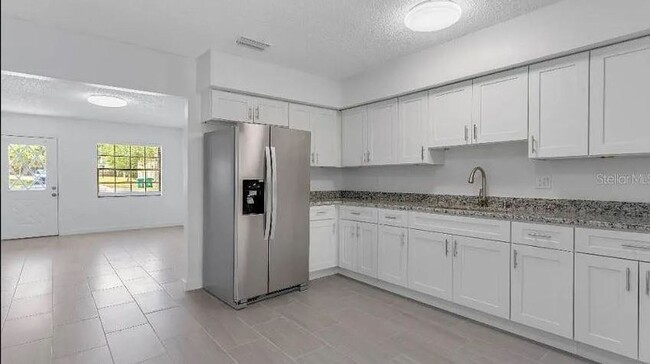 Building Photo - Renovated 2bed/1bath Apartment in Eustis! ...