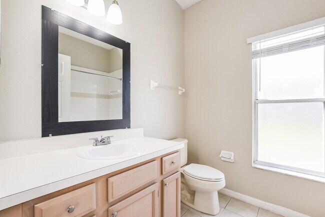 Building Photo - 1409 Center St