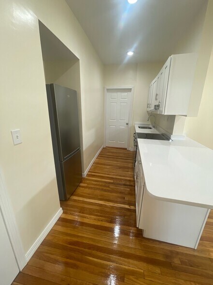 Apt 11 - 873 Beacon St