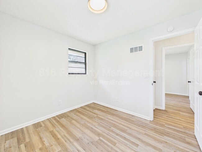 Building Photo - 8622 E 108th Terrace