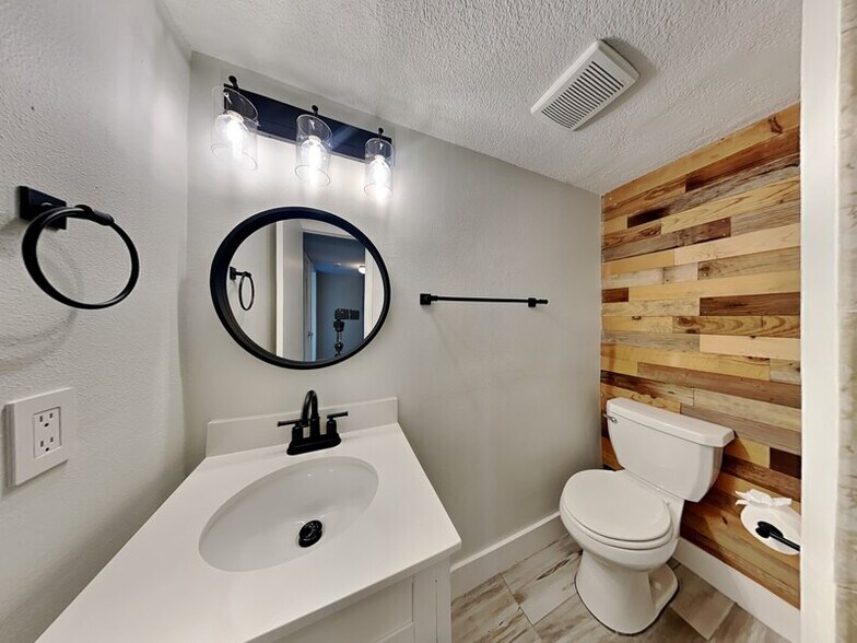 Building Photo - 1500 Gay Rd