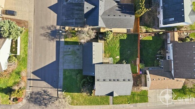 Building Photo - 16101 SE 18th St