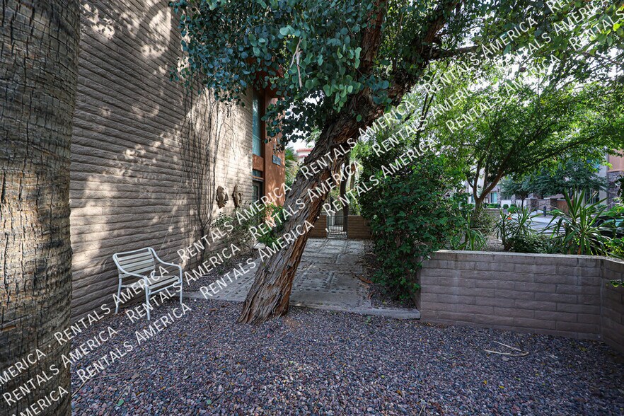 Building Photo - 4820 N Woodmere Fairway