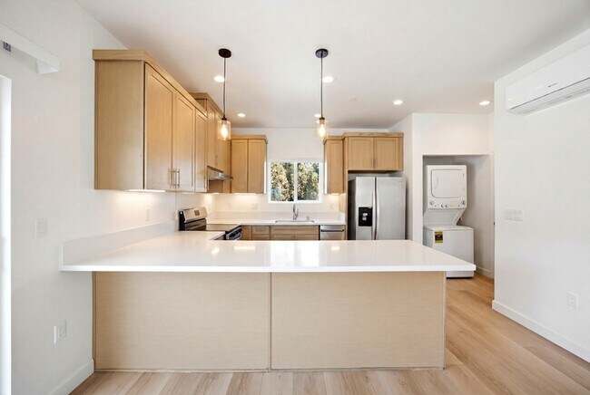 Building Photo - 9094 Los Coches Rd