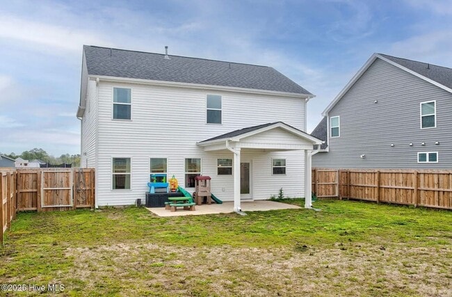 Building Photo - ***Special Offer*** Single Family Home in Desirable Neighborhood