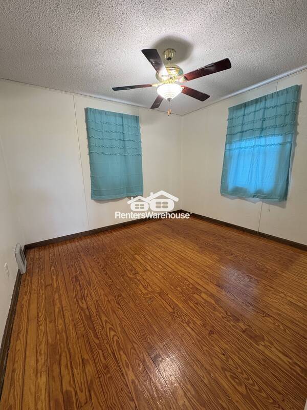 Building Photo - 543 Bayside Dr