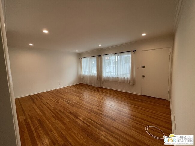 Building Photo - 1057 1/2 S Genesee Ave