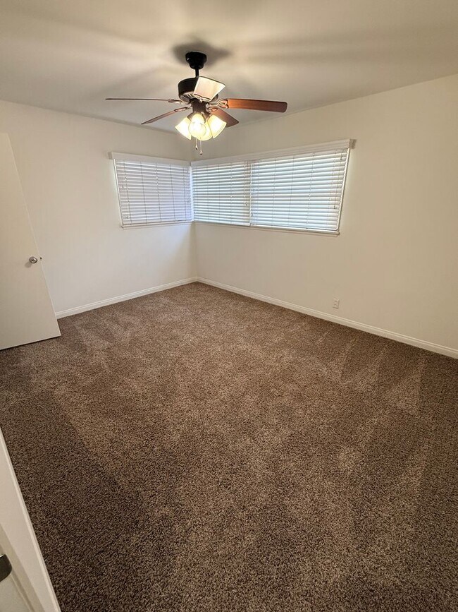 Building Photo - 4 bedroom home in LB with Large backyard now ready to rent!