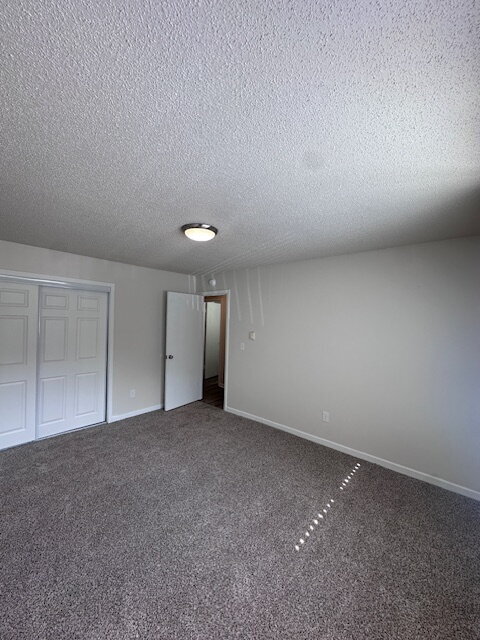 Building Photo - Charming Downstairs 2-Bed Oasis with Full Bath on SE Division - 836 Sq. Ft. of Portland Comfort!