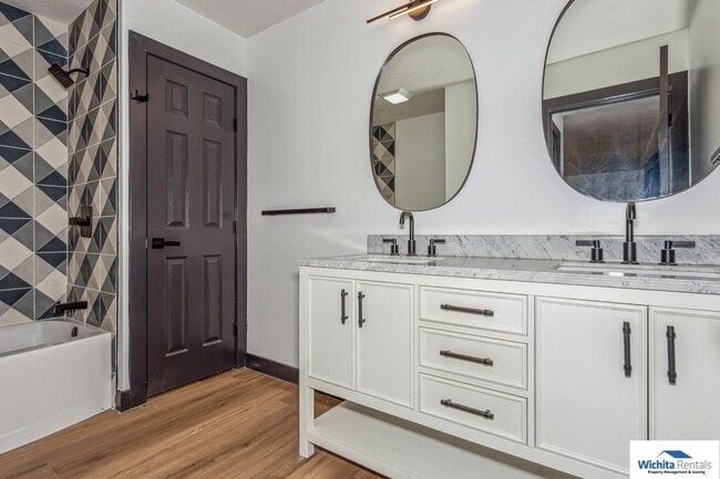 Building Photo - 2 bedroom 2 bath home