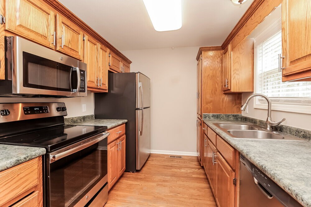 Building Photo - 3013 Candlelite Dr