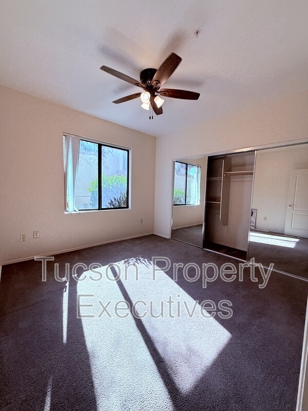 Building Photo - 2550 E River Rd