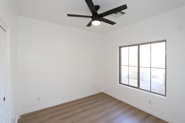 Building Photo - 7808 S 5th Ave