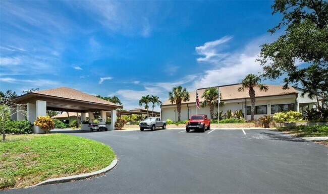 Building Photo - 712 White Pine Tree Rd