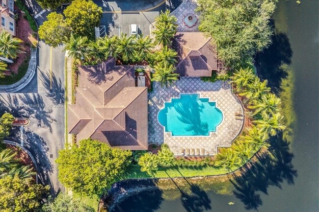 Building Photo - 2516 Centergate Dr