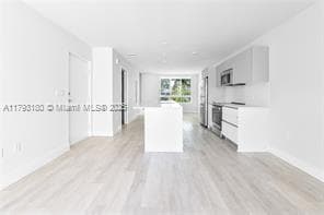 Building Photo - 2535 NE 193rd St