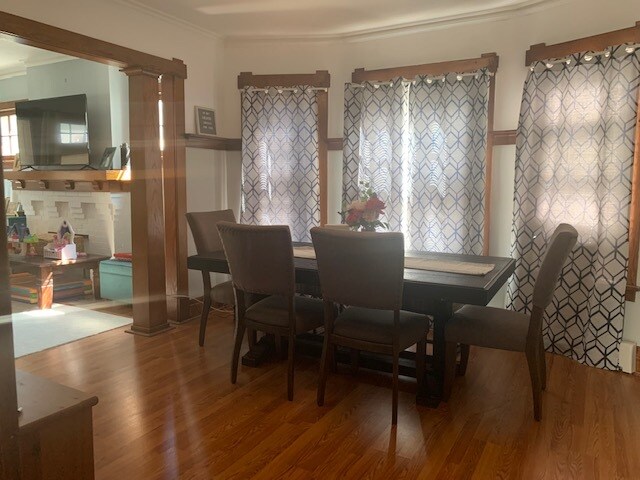 Dining - 9 Bewley Pkwy