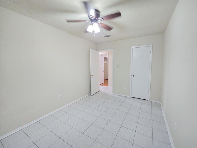 Building Photo - 13115 High Star Dr