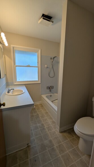 Building Photo - 3437 SE Francis St