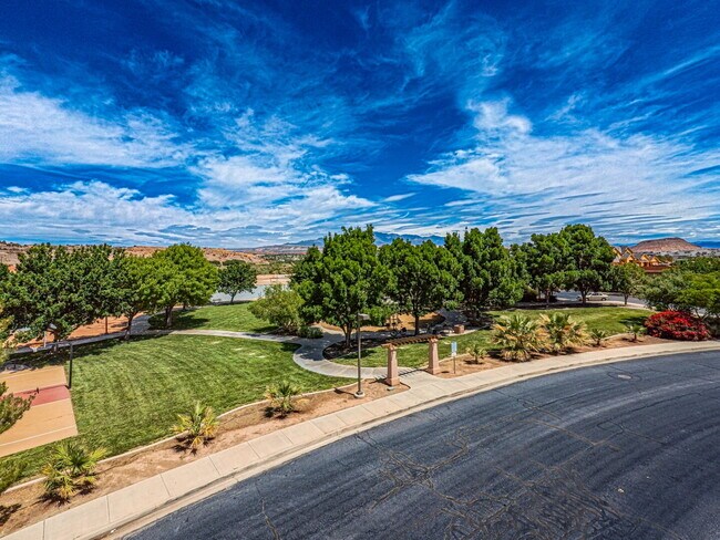 Building Photo - 2478 E Springs Dr