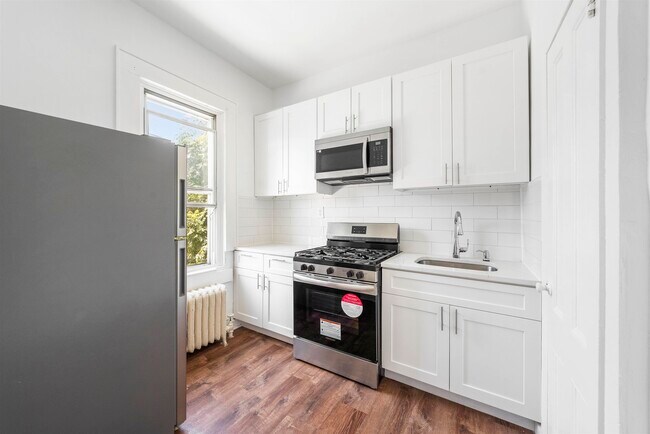 Building Photo - 214 50th St