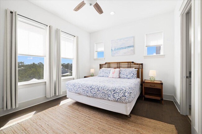 Building Photo - 275 Gulfview Cir