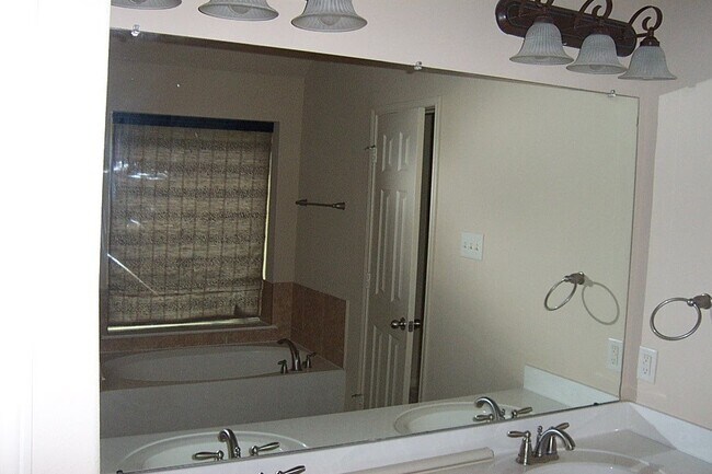 Building Photo - 3714 Rainterra Dr