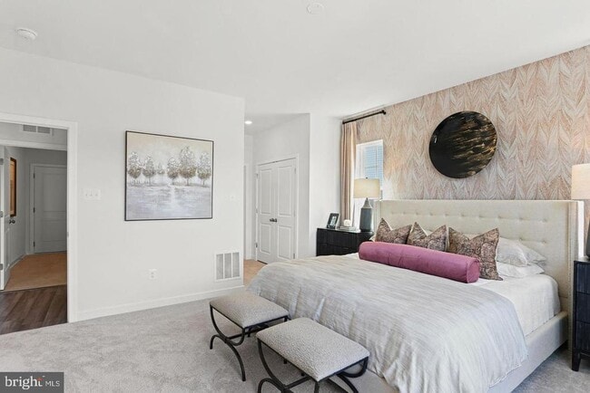 Building Photo - 400 Silver Birch Dr