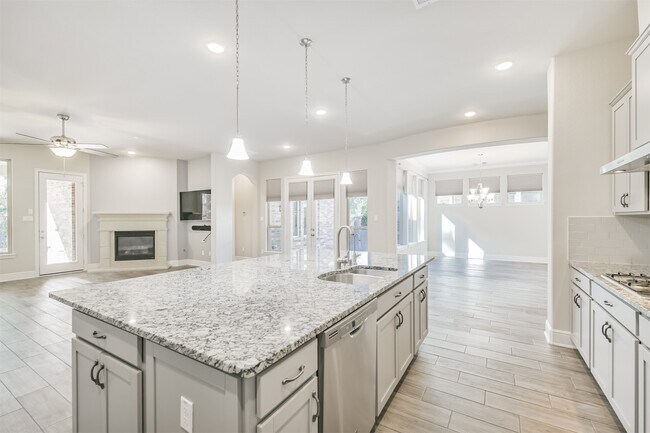 Building Photo - 210 Liatris Ct